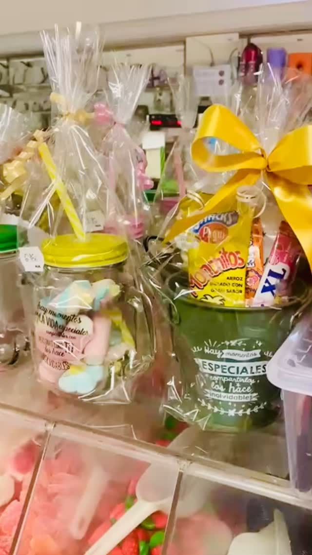 ✨¡Endulzamos los momentos más especiales!✨

Preparamos regalos personalizados con gominolas, llenos de color, cariño… ¡y mucho sabor! 🎁🍭

 Cada detalle está hecho con mimo para que ese día tan especial sea inolvidable.

🎉 Sorprende a tus invitados con un toque dulce y original

 📩 Haz tu pedido o consulta sin compromiso

📍 C/ Panaderos 8 (junto mercado del Campillo) #Valladolid

☎️ 983 20 69 25 📲615 95 08 10 ✨parsins.es