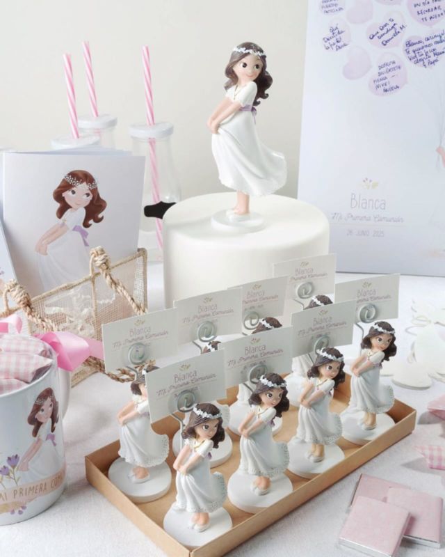 ✨¡La Primera Comunión es un momento único y especial!✨

 Sorprende a tus invitados con detalles pensados con amor: cajitas personalizadas, velas, recordatorios, láminas y regalitos únicos que harán ese día aún más inolvidable.

🎀 Diseños actuales y delicados, perfectos para celebrar con estilo y emoción.

📩 Escríbeme para más info o para hacer tu pedido con tiempo. 

📍 C/ Panaderos 8 (junto mercado del Campillo) #Valladolid
☎️ 983 20 69 25 📲615 95 08 10 ⭐️parsins.es

#Comuniones2025 #DetallesPersonalizados #PrimeraComunion #RegalosConAmor #HechoAMano #DetallesBonitos